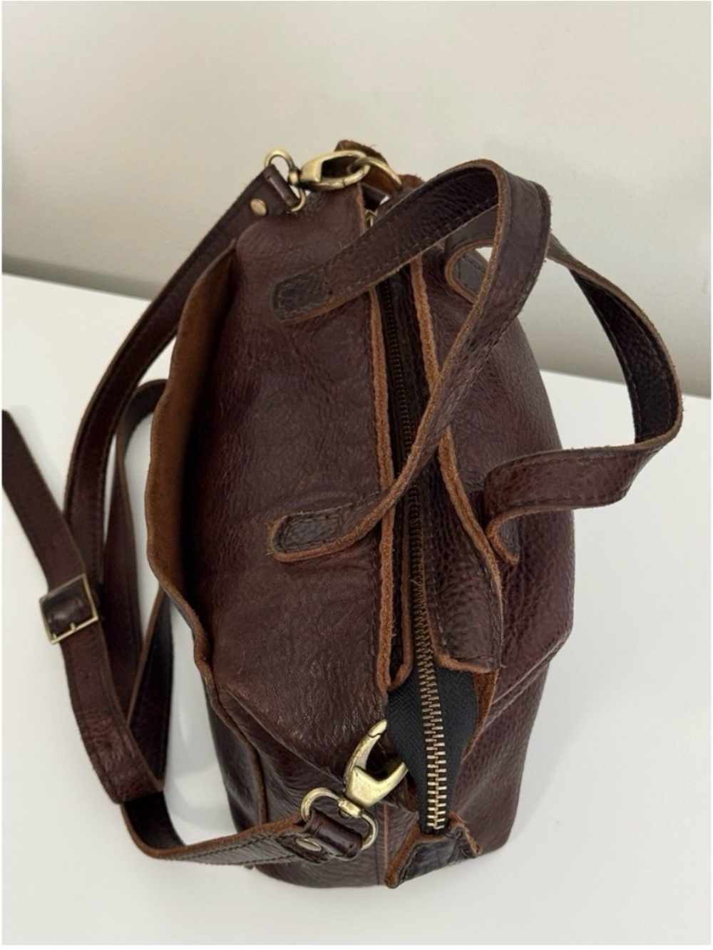Portland Leather Coldbrew Mini crossbody with zipper - Picture 3 of 4